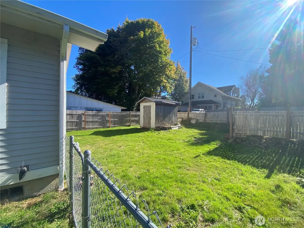 320 C Street South Bend WA 98586