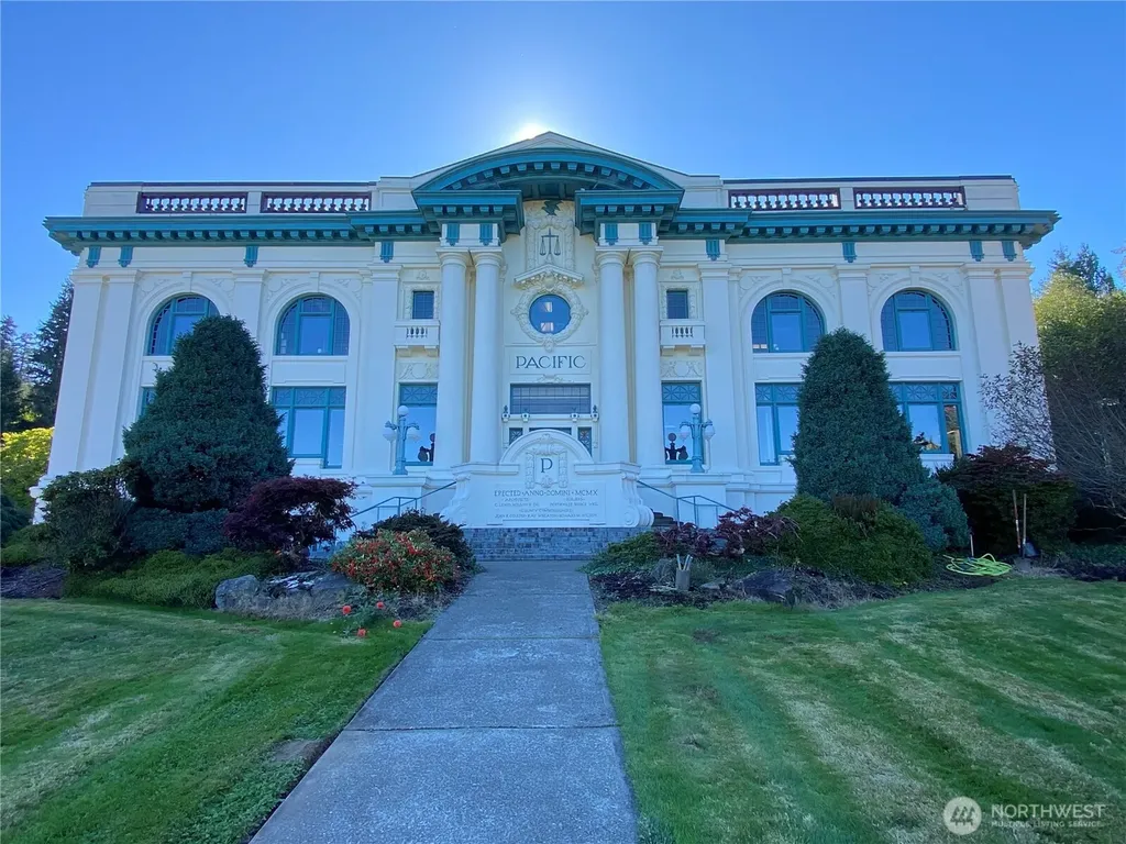 320 C Street South Bend WA 98586