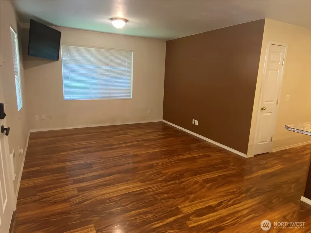 320 C Street South Bend WA 98586