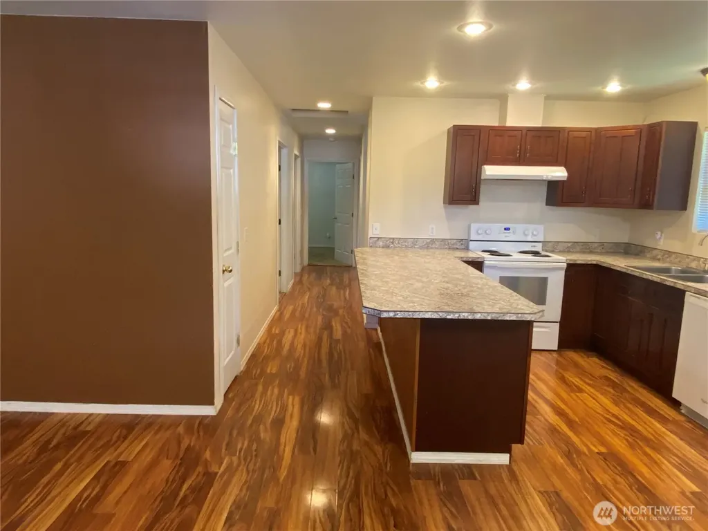 320 C Street South Bend WA 98586