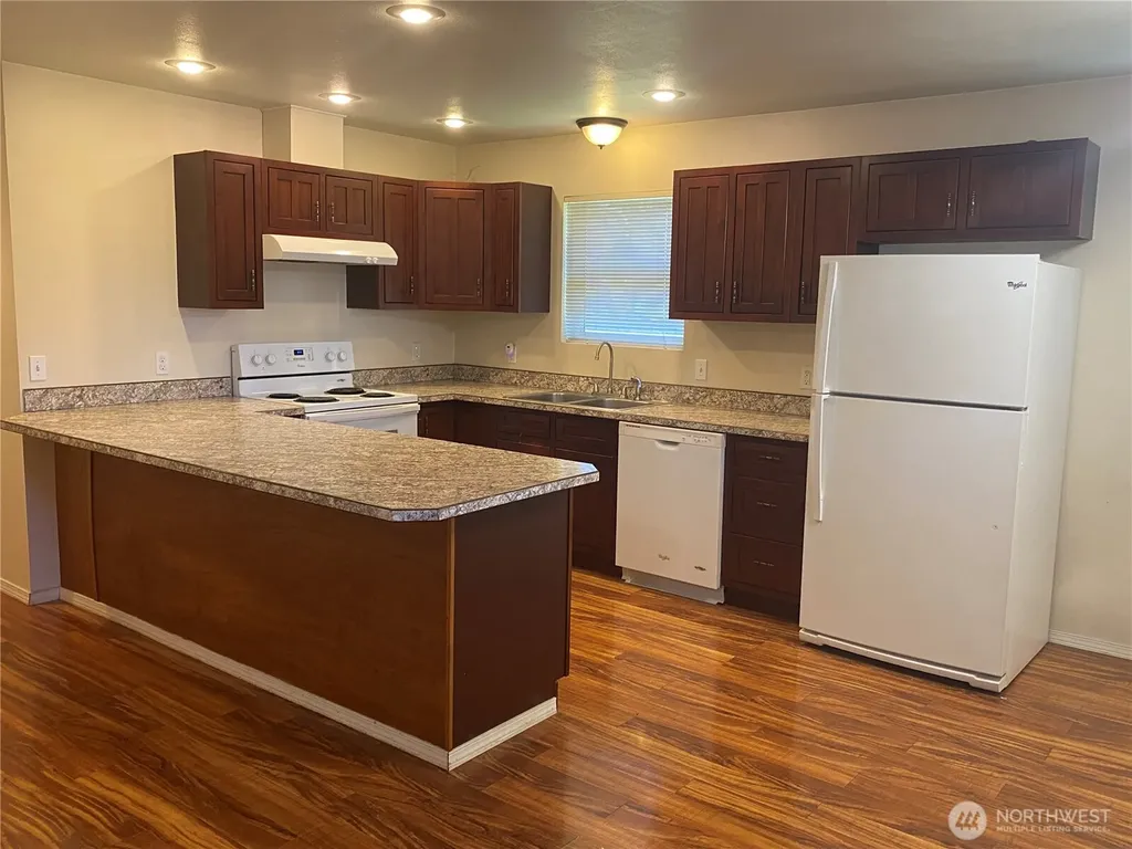 320 C Street South Bend WA 98586