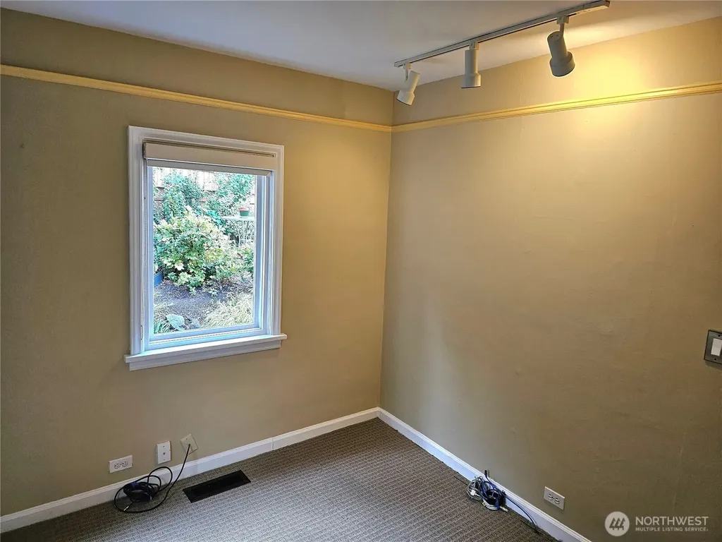 2822 Prosch Avenue W Seattle WA 98119