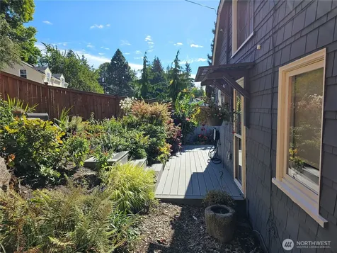 2822 Prosch Avenue W Seattle WA 98119