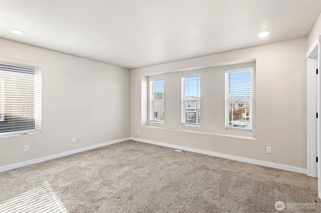 1533 27th Street NW Puyallup WA 98371