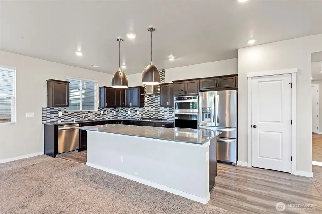 1533 27th Street NW Puyallup WA 98371