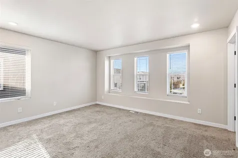 1533 27th Street NW Puyallup WA 98371