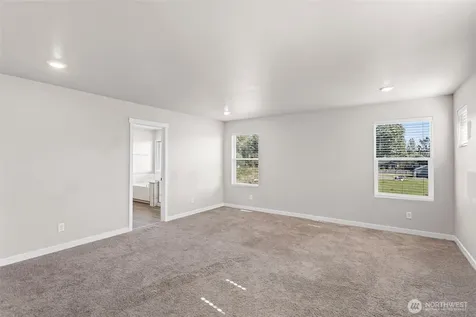 1533 27th Street NW Puyallup WA 98371