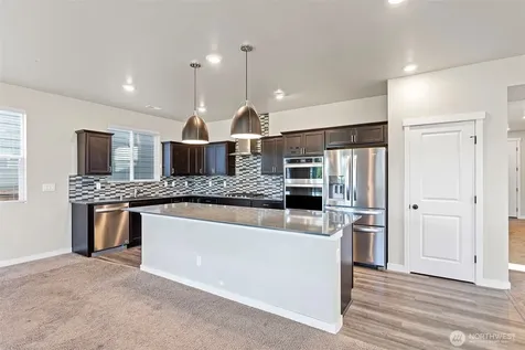 1533 27th Street NW Puyallup WA 98371