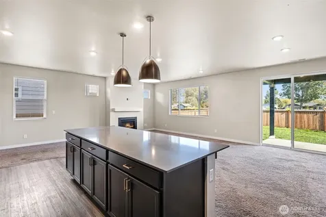 1533 27th Street NW Puyallup WA 98371