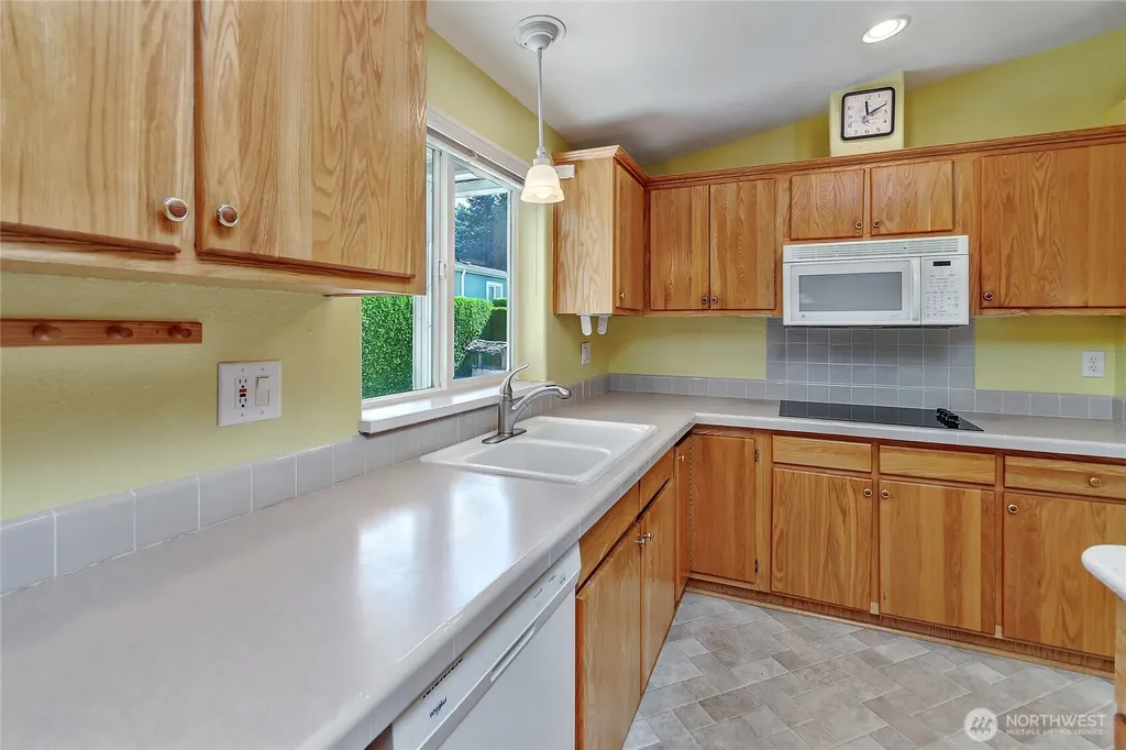6110 91st St E Puyallup WA 98371