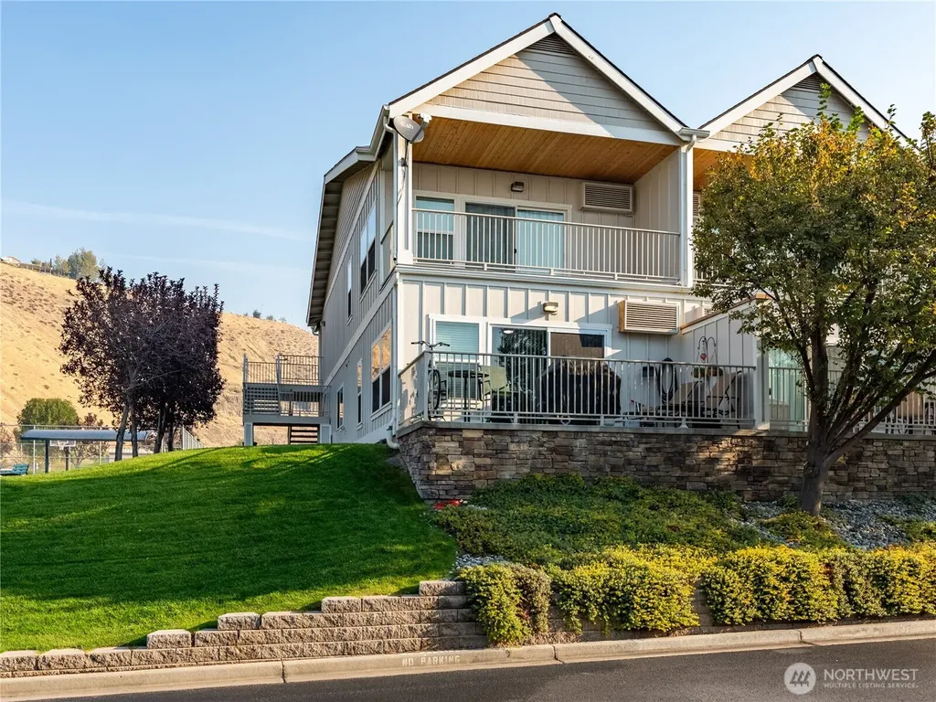 23772 Crescent Bay Drive NW Quincy WA 98848
