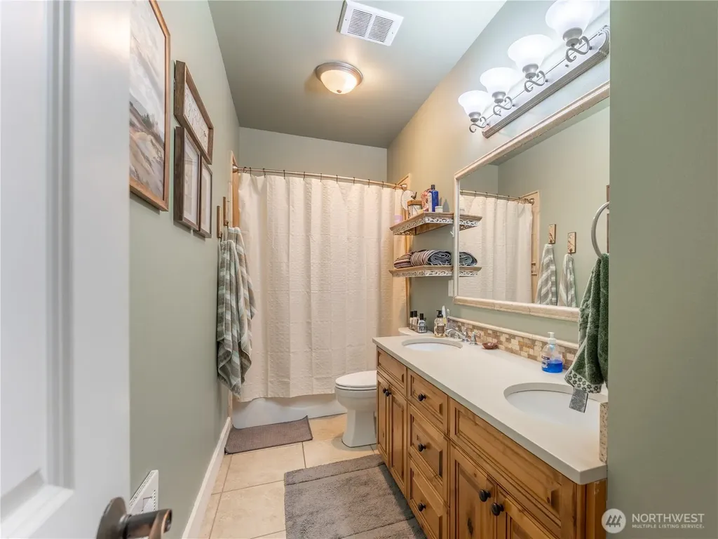 23772 Crescent Bay Drive NW Quincy WA 98848