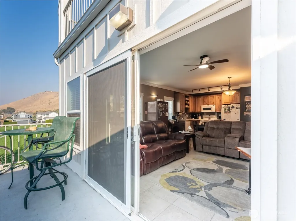 23772 Crescent Bay Drive NW Quincy WA 98848