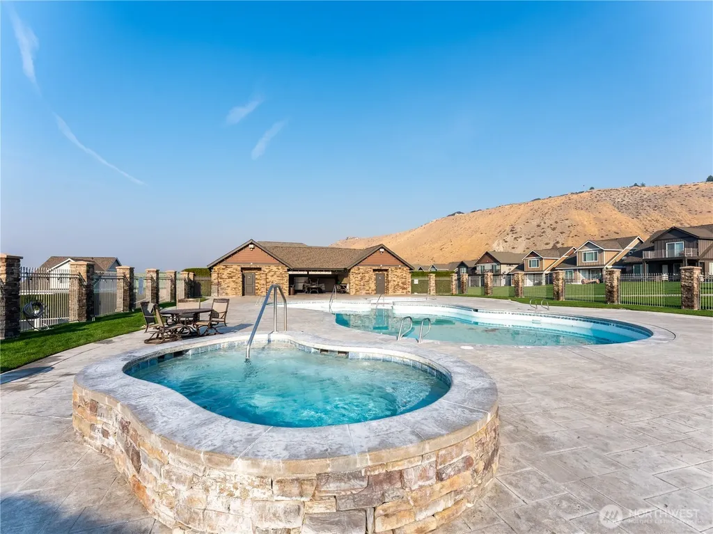 23772 Crescent Bay Drive NW Quincy WA 98848