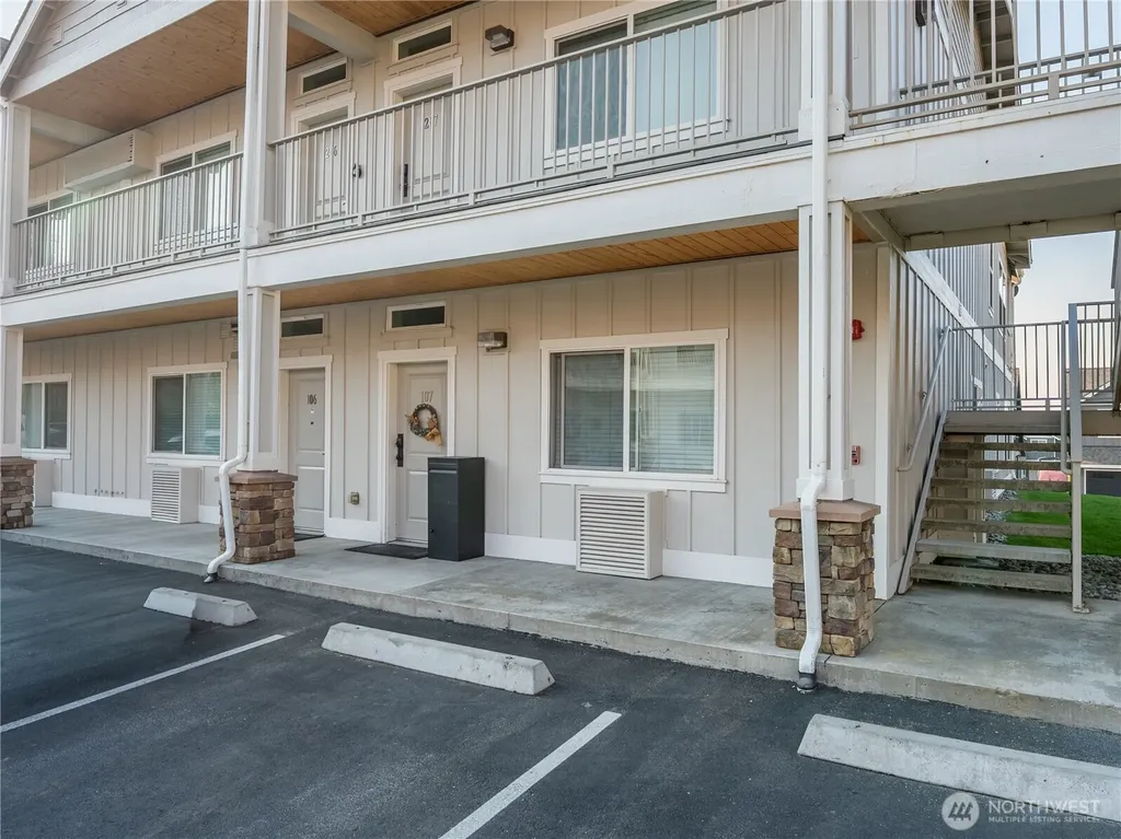 23772 Crescent Bay Drive NW Quincy WA 98848