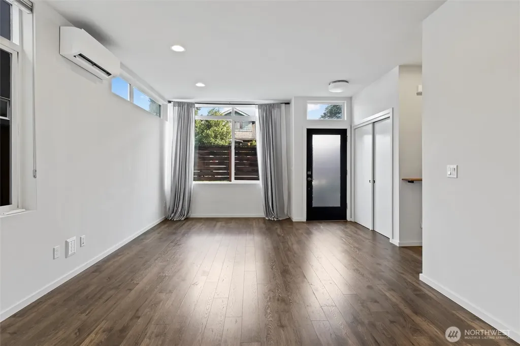 6917 Carleton Ave S Seattle WA 98108