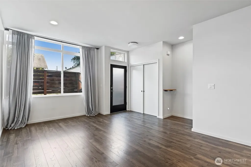 6917 Carleton Ave S Seattle WA 98108