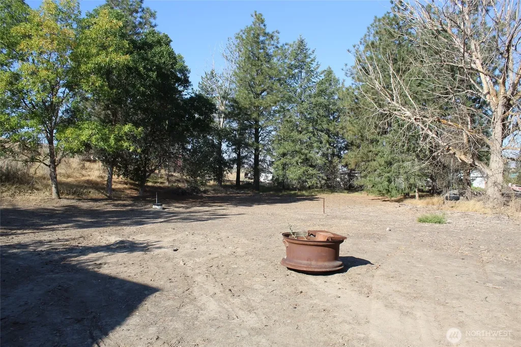 117 S Neilson Road Lind WA 99341
