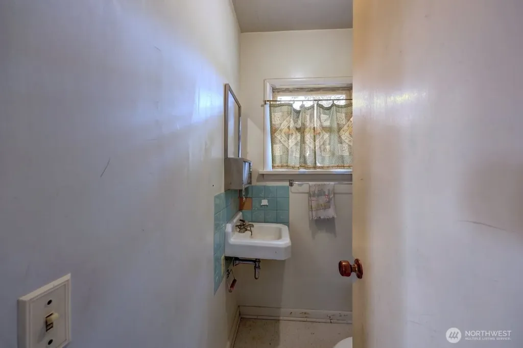 13907 N Alley Long Beach WA 98631