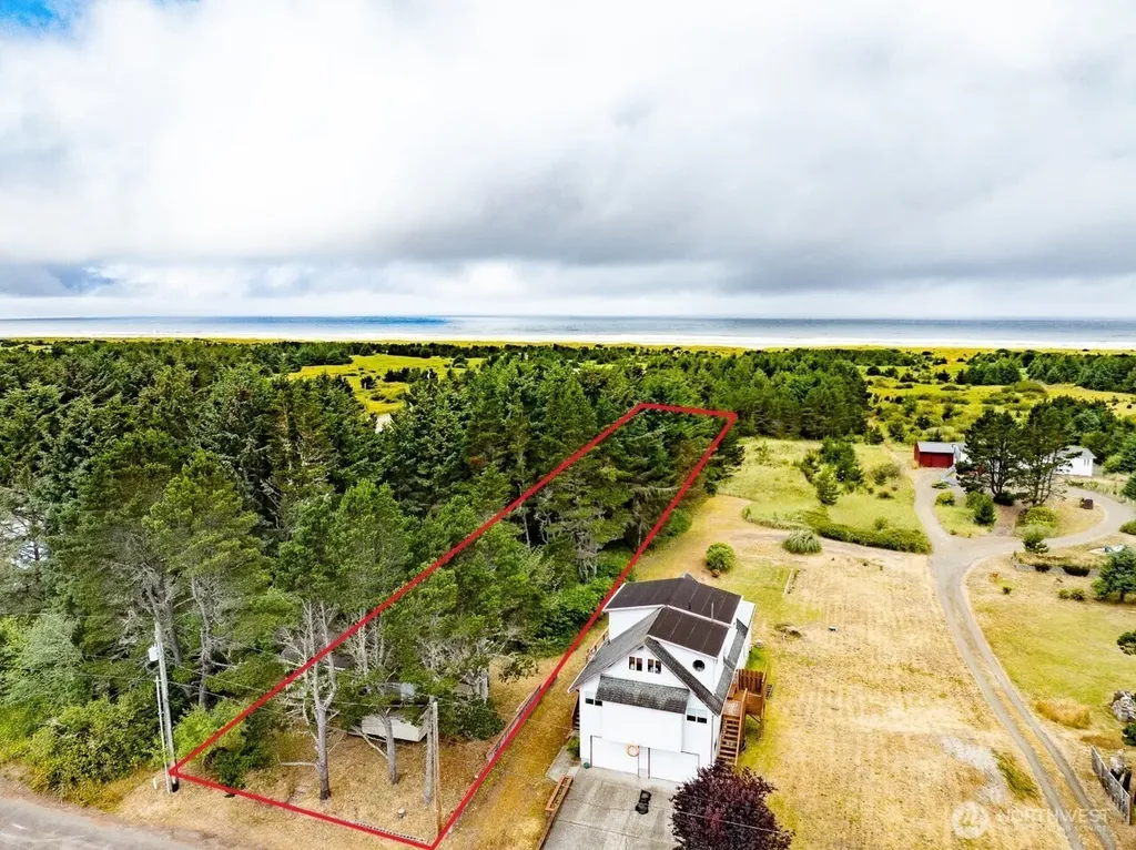 13907 N Alley Long Beach WA 98631