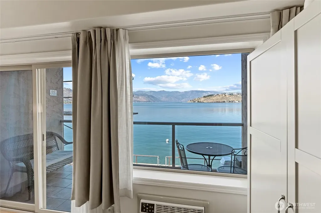 322 W Woodin Avenue Chelan WA 98816