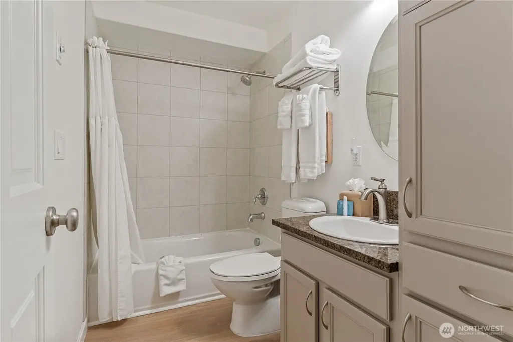 322 W Woodin Avenue Chelan WA 98816