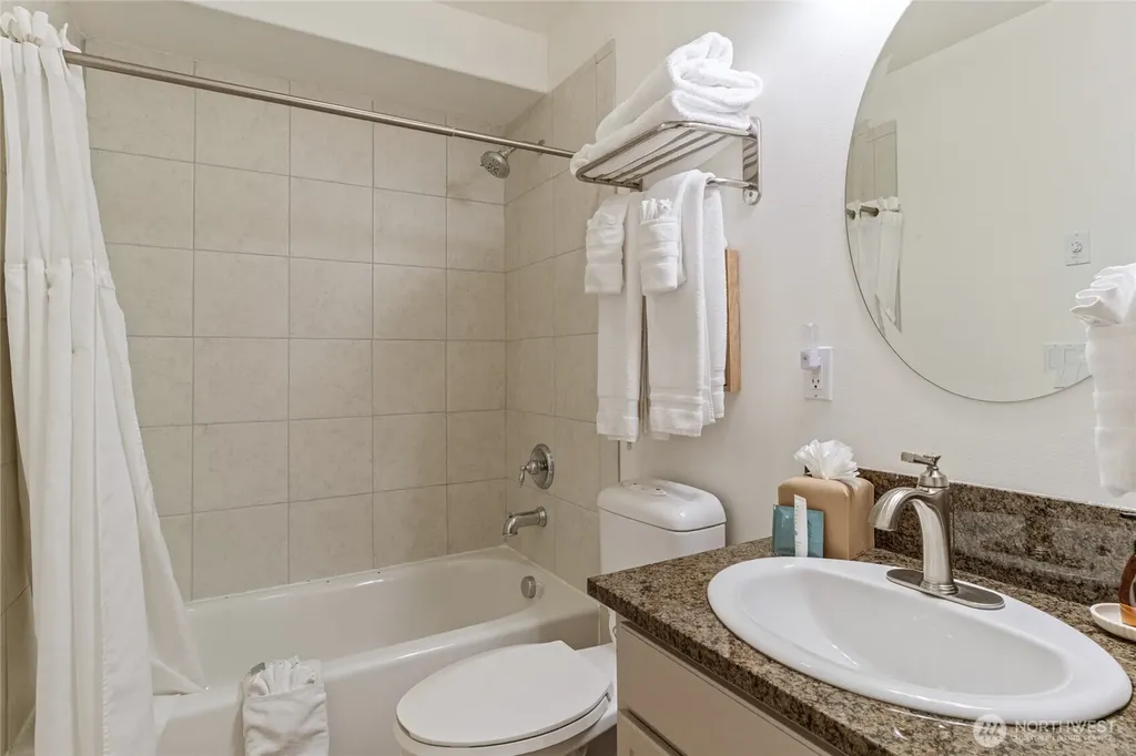 322 W Woodin Avenue Chelan WA 98816