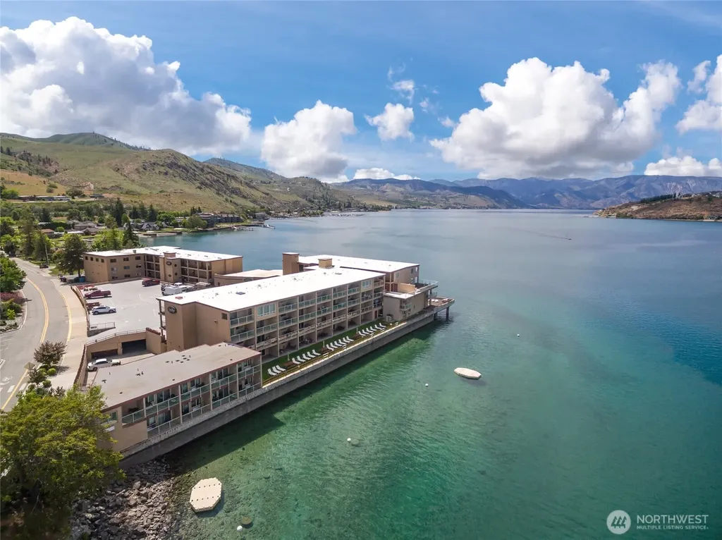 322 W Woodin Avenue Chelan WA 98816