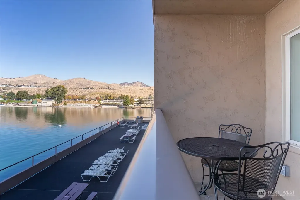 322 W Woodin Avenue Chelan WA 98816