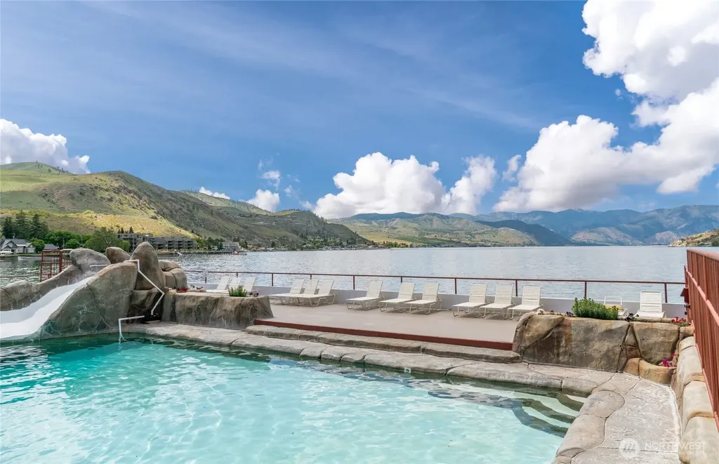 322 W Woodin Avenue Chelan WA 98816