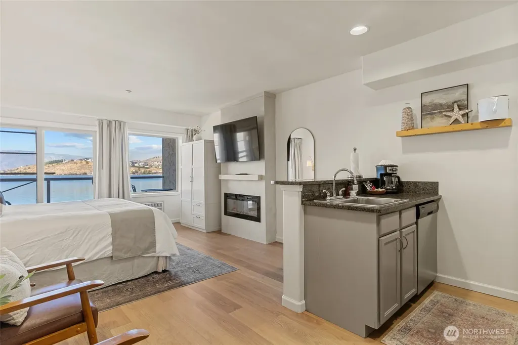 322 W Woodin Avenue Chelan WA 98816