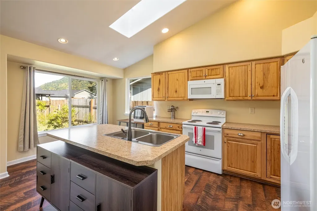 3001 Green Valley Drive Maple Falls WA 98266