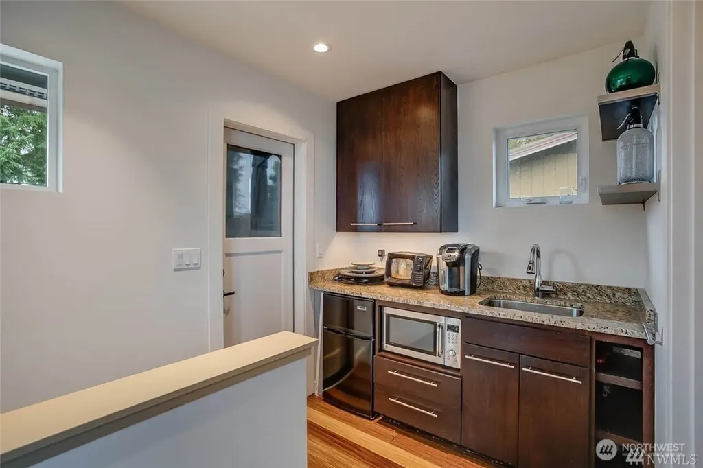 19605 Military Road S Seatac WA 98188