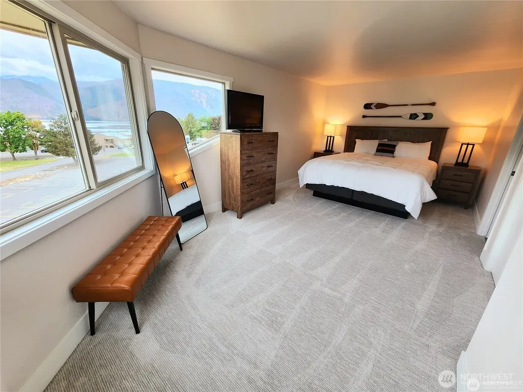 1 Lodge 610-i Manson WA 98831