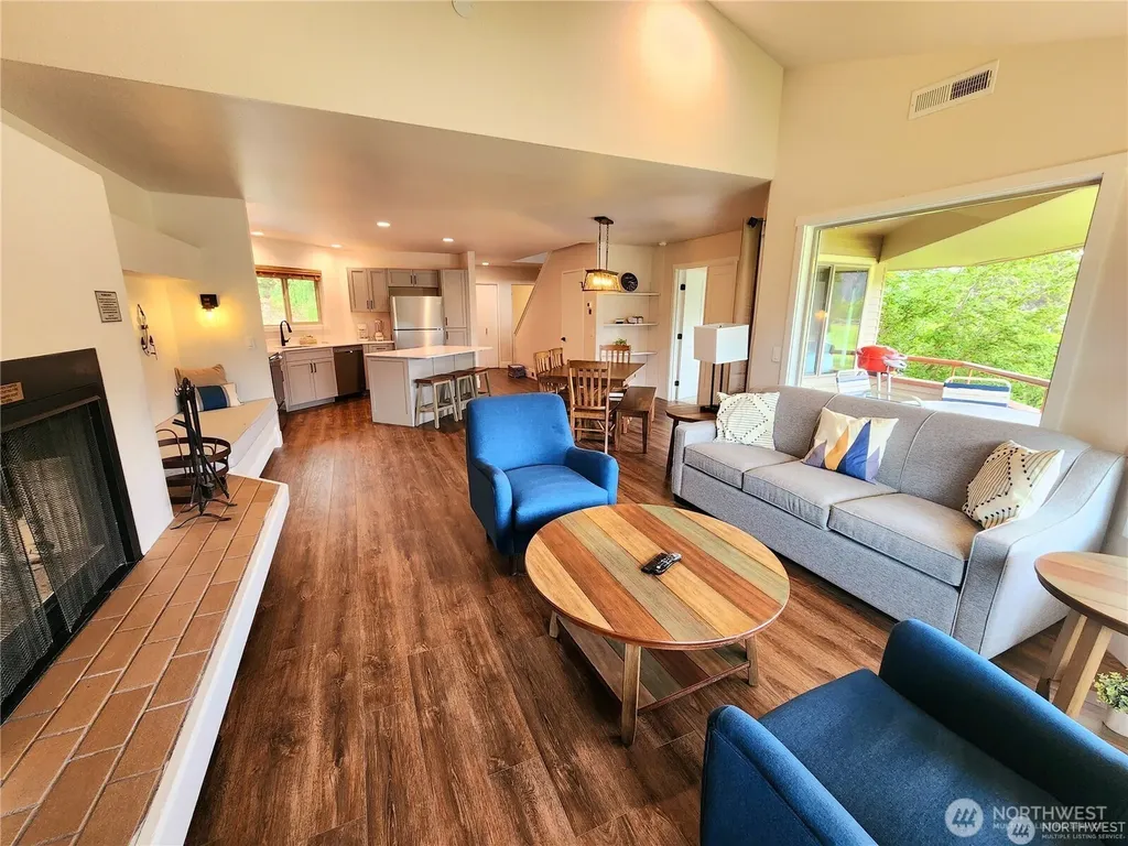 1 Lodge 610-i Manson WA 98831