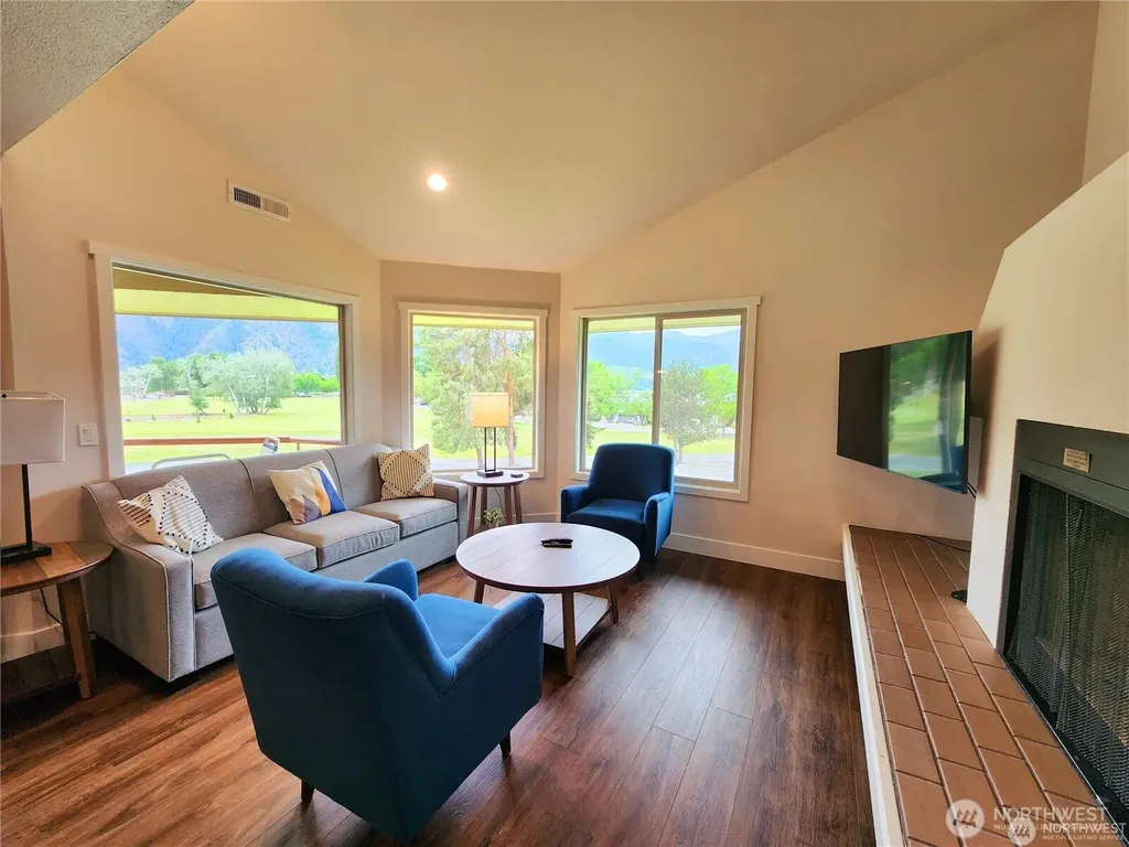 1 Lodge 610-i Manson WA 98831