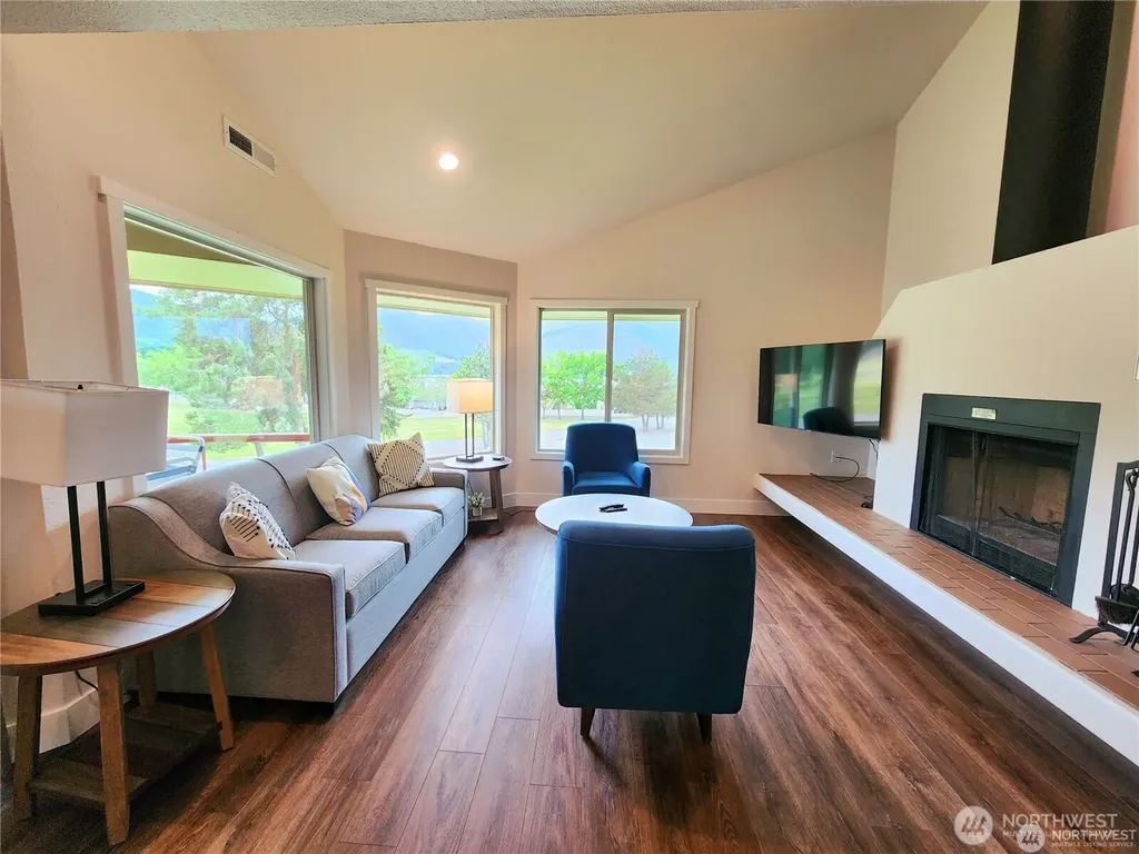 1 Lodge 610-i Manson WA 98831