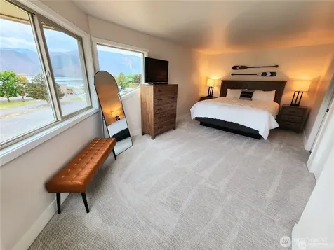 1 Lodge 610-i Manson WA 98831
