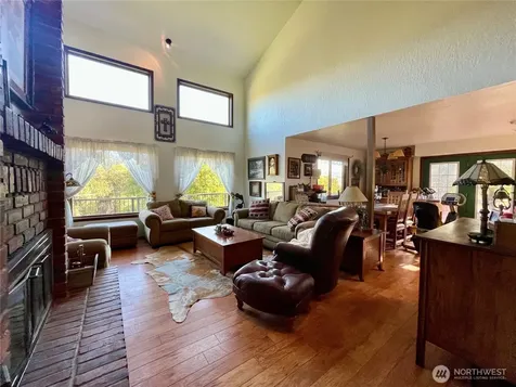 14 Hahn Road Omak WA 98841