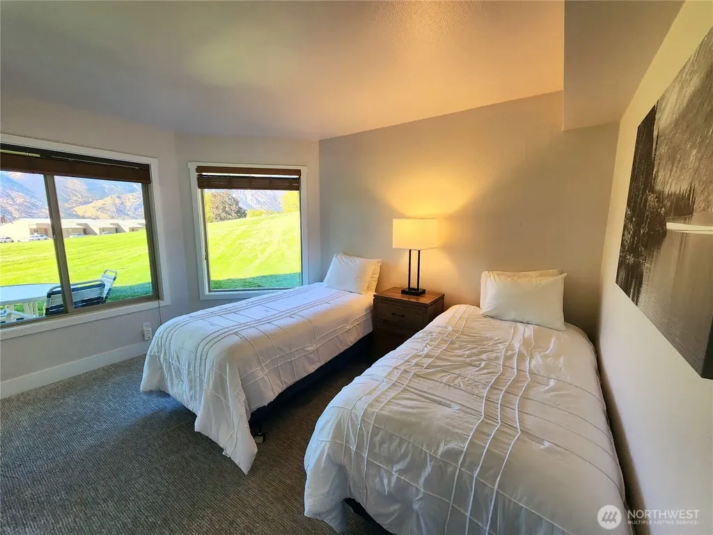 1 Lodge 601-e Manson WA 98831