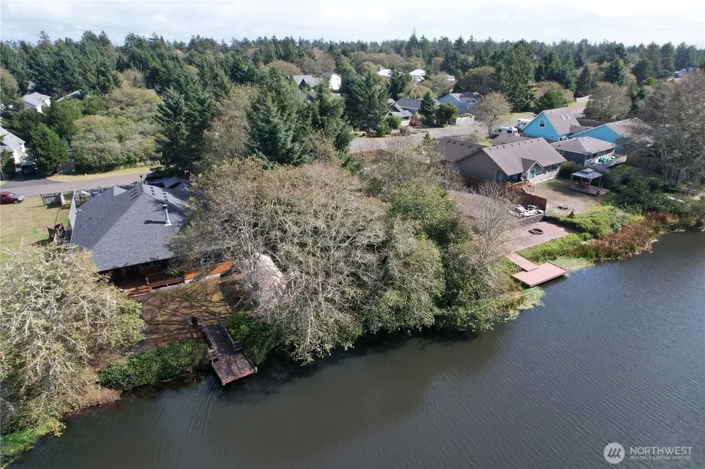 697 Island Circle SE Ocean Shores WA 98569