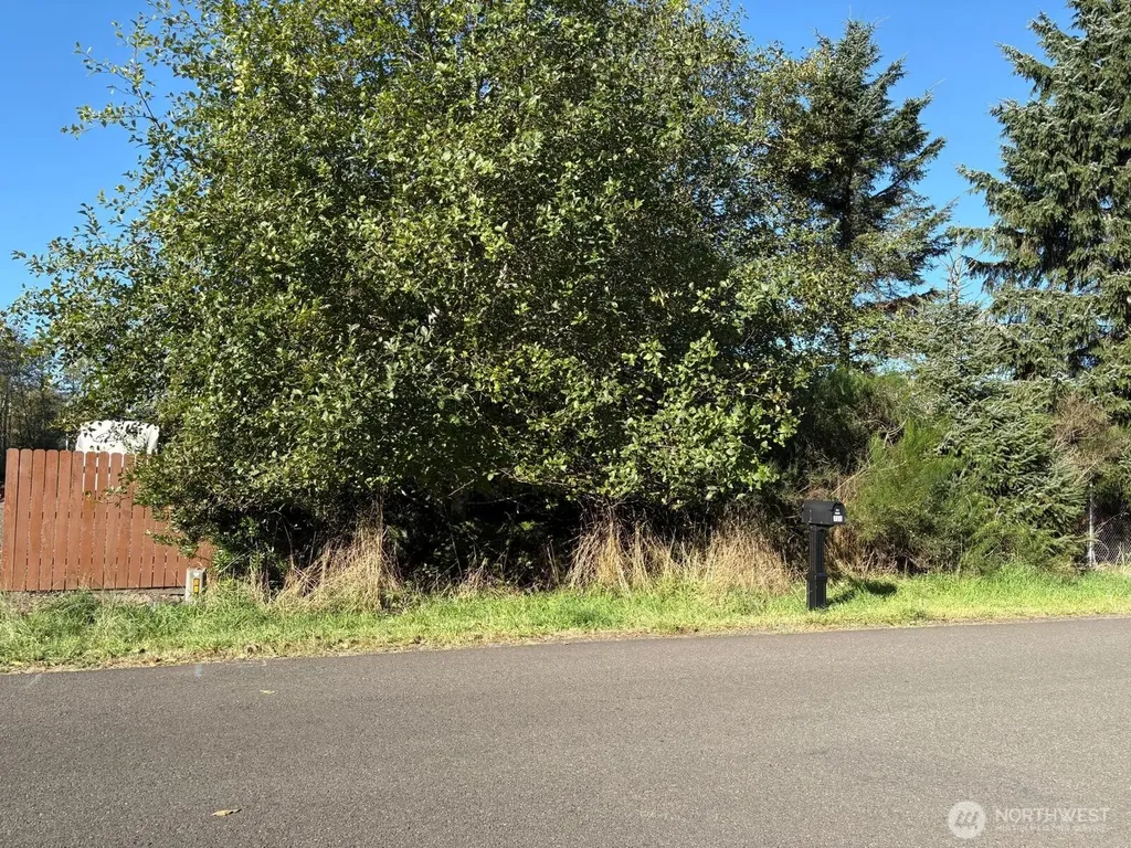 697 Island Circle SE Ocean Shores WA 98569