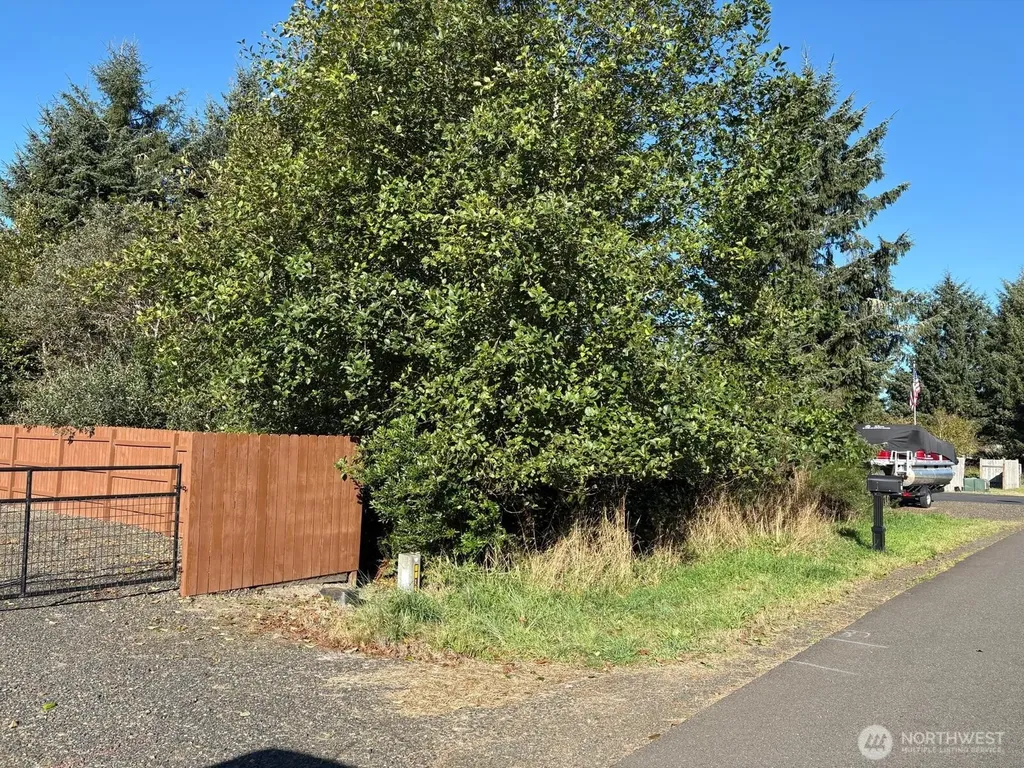 697 Island Circle SE Ocean Shores WA 98569