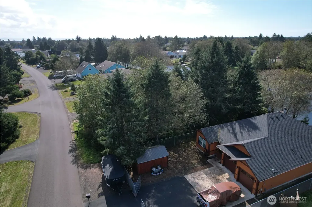 697 Island Circle SE Ocean Shores WA 98569