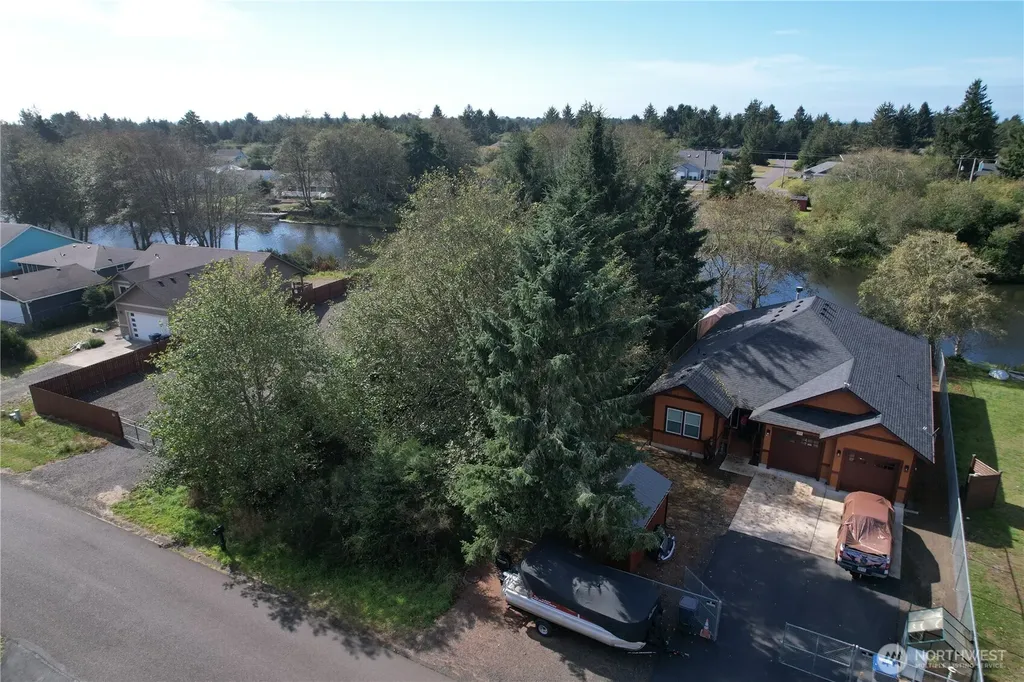 697 Island Circle SE Ocean Shores WA 98569