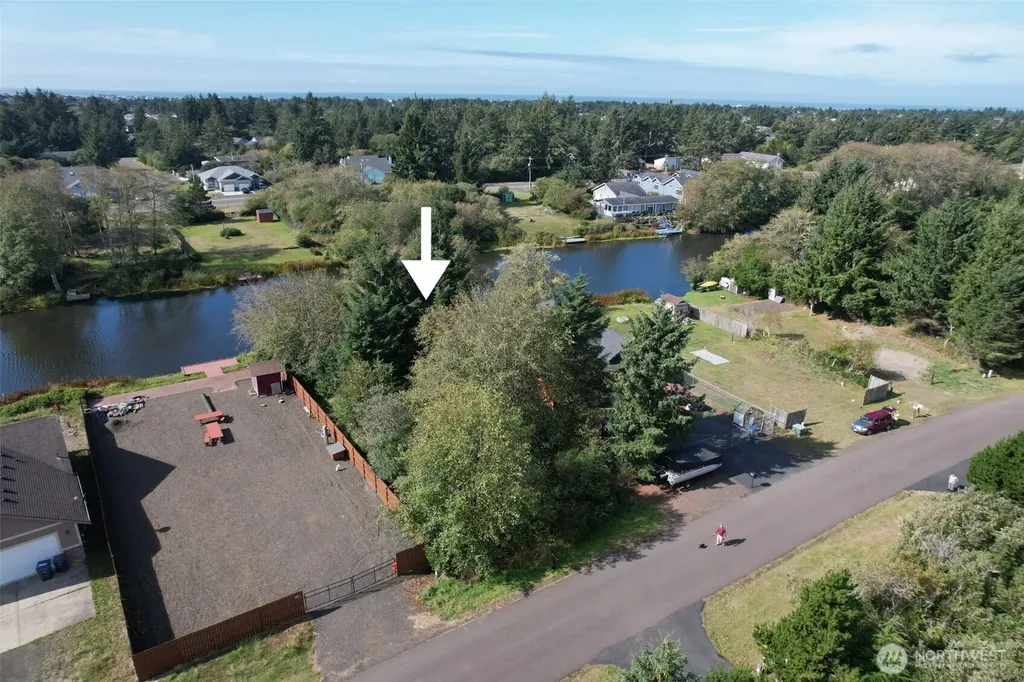 697 Island Circle SE Ocean Shores WA 98569