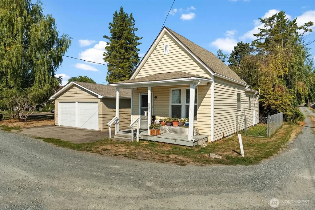 343 4th Street SE Puyallup WA 98372