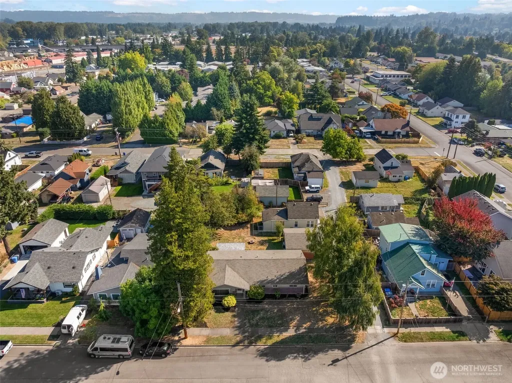 343 4th Street SE Puyallup WA 98372