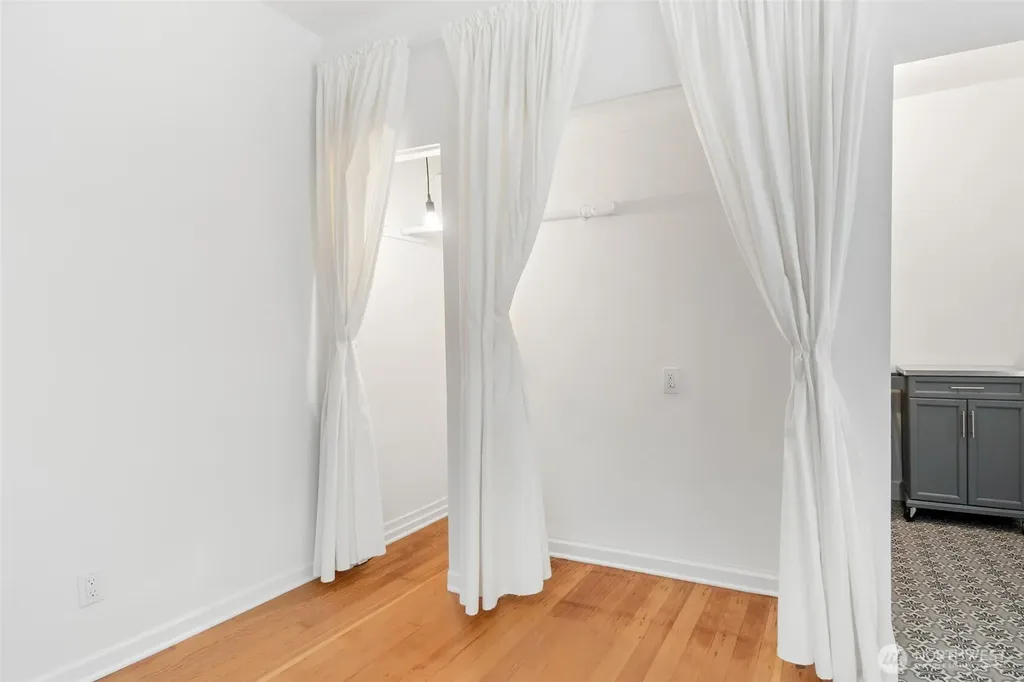 7 Harrison Street Seattle WA 98109