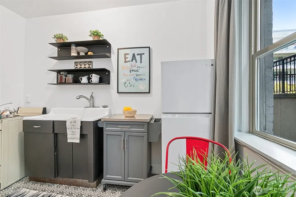 7 Harrison Street Seattle WA 98109